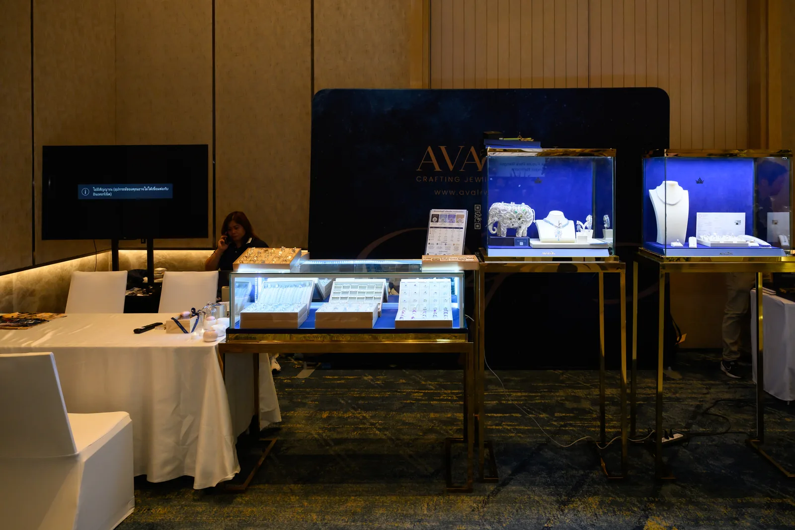 The AVALON jewelry showcases at the fair