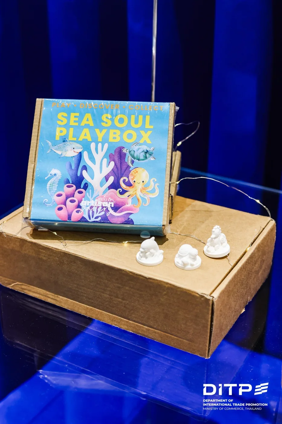 The Sea Soul Playbox with three unpainted MyraShell figures